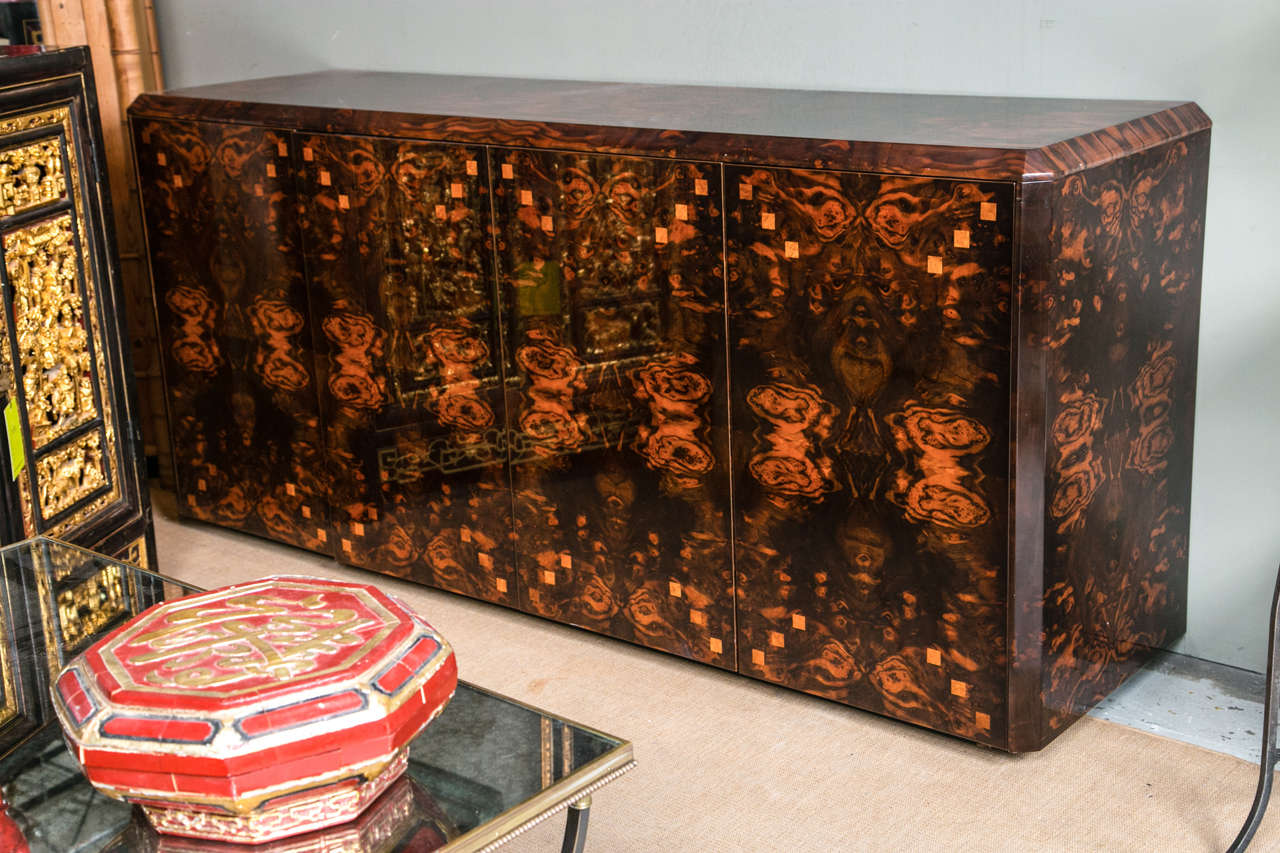Italian Credenza Rare Burl Veneer In Good Condition In Stamford, CT