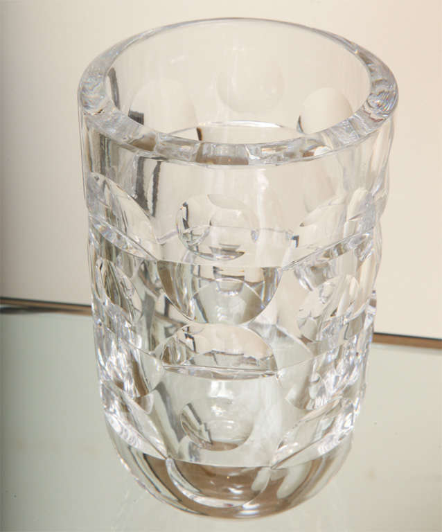 Modernist Crystal Glass Vase by Mona Morales Schildt for Orrefors Signed (Moderne der Mitte des Jahrhunderts) im Angebot