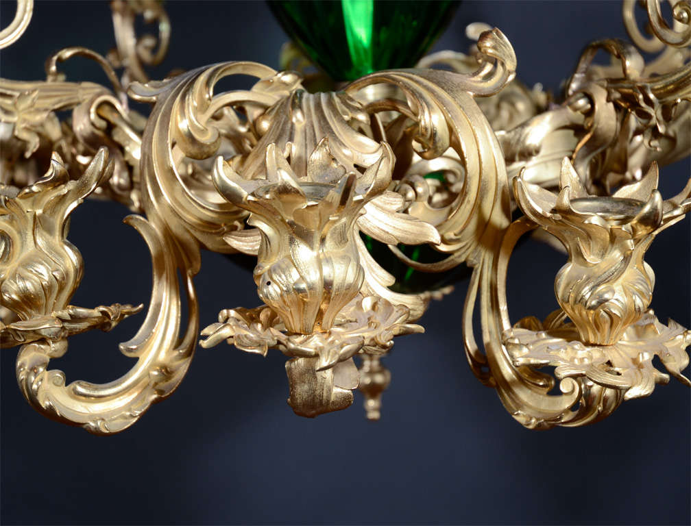 19th Century William IV gilt bronze and emerald green crystal chandelier For Sale