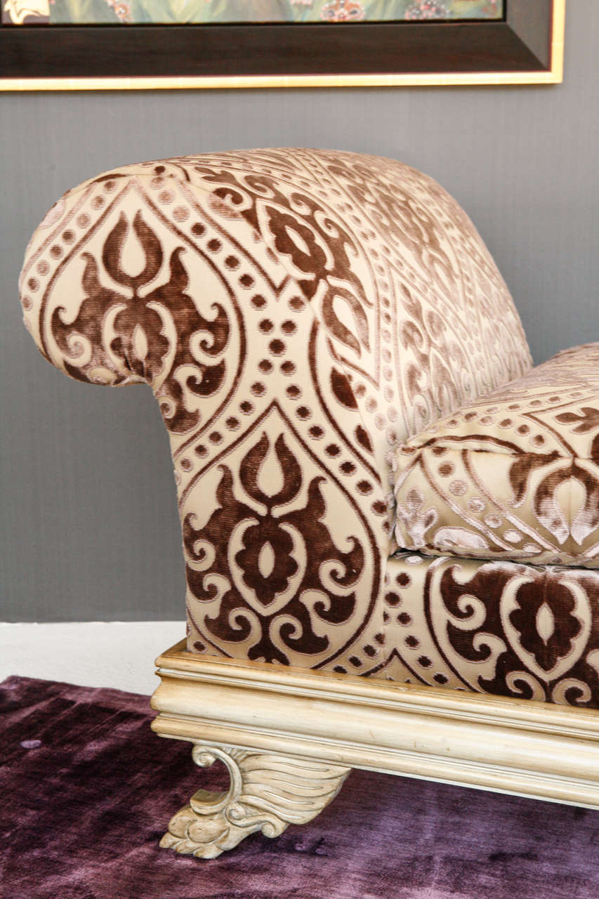 Regency Style Silk Velvet Chaise Longue In Excellent Condition In Palm Desert, CA