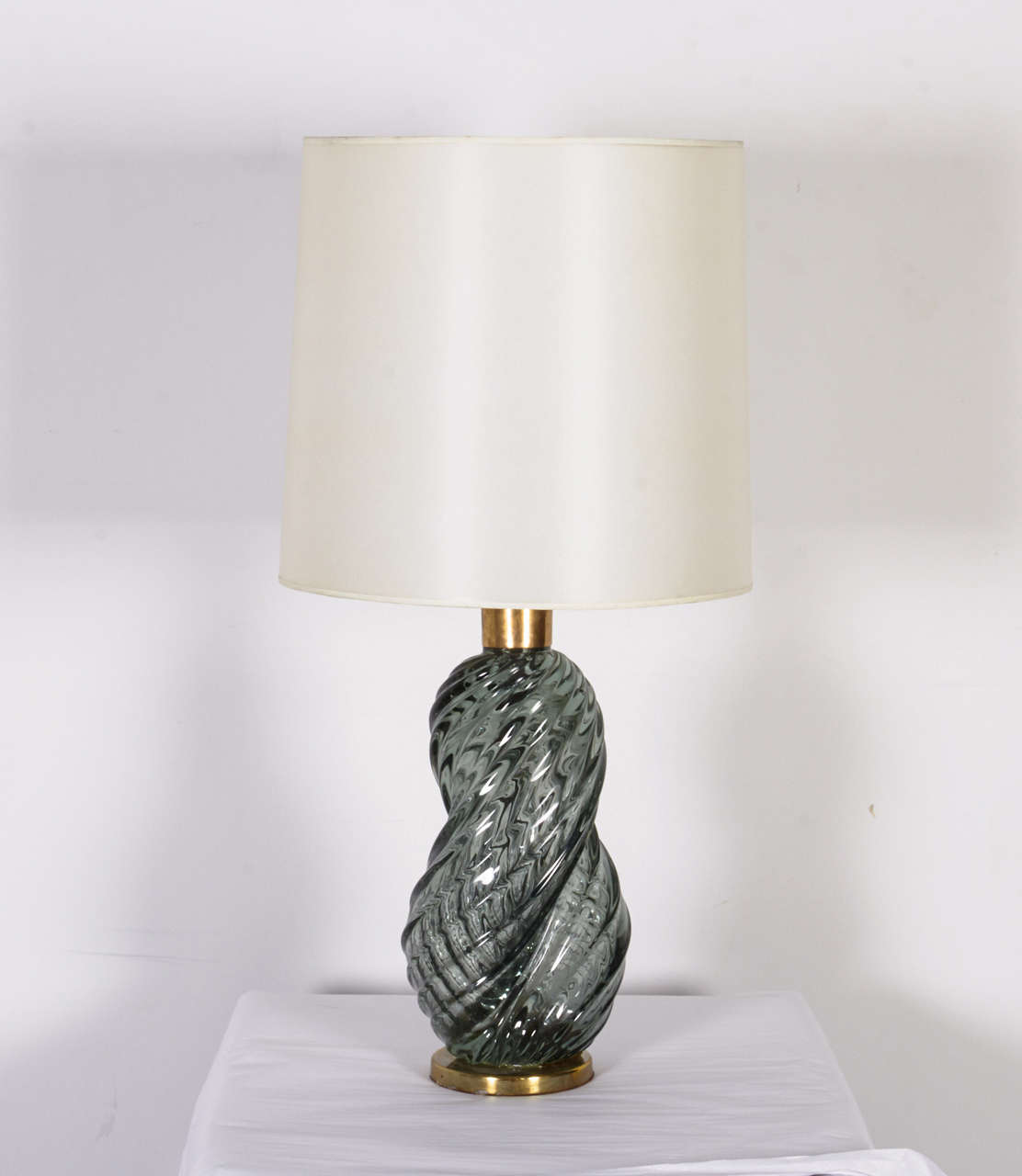 Murano glass table lamp with bronze fittings, by Venini ,Murano Italy, 1940.
4 1/2