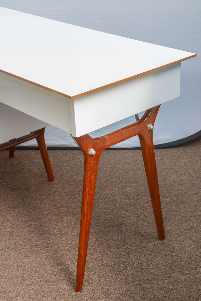 Mid-Century Teak and White Lacquered Desk by R-Way In Excellent Condition In Miami, FL