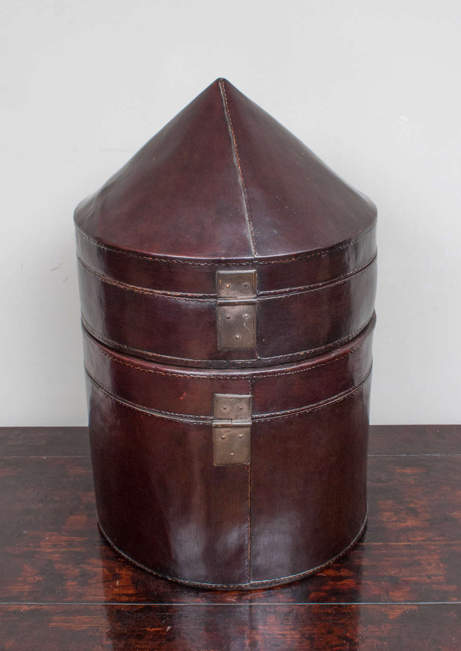 Chinese Leather Double Hat Box In Excellent Condition For Sale In Washington, DC