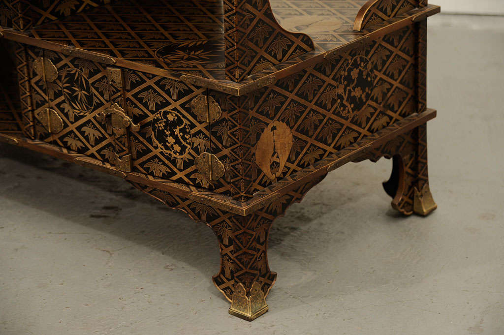 Edo Period Lacquered Display Cabinet (Sho-dana)