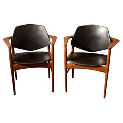 Pair of Ib Kofod Larsen 1950's chairs 10