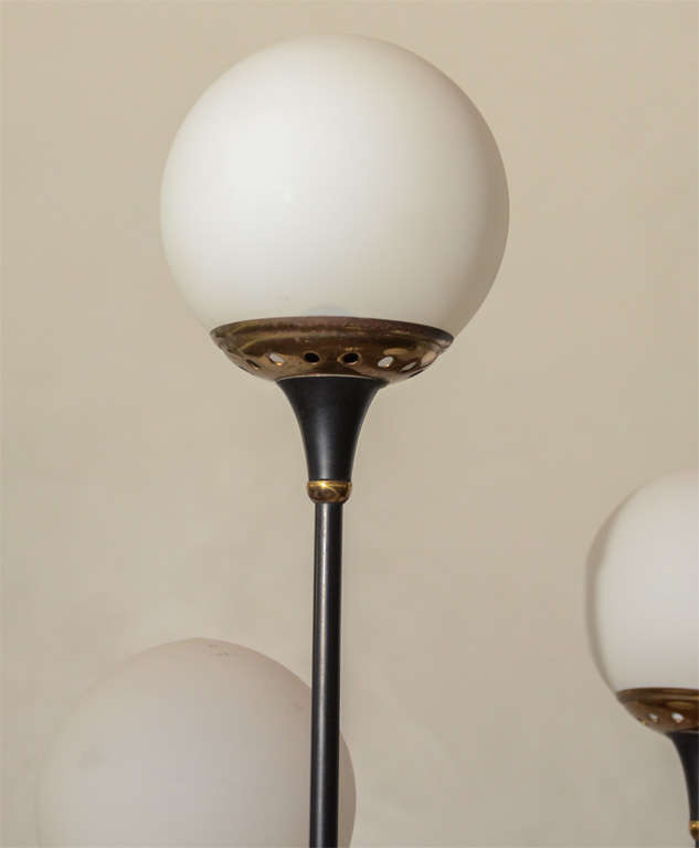 Beautiful midcentury Floor lamp with  a set of six opaque globes by Stilnovo
