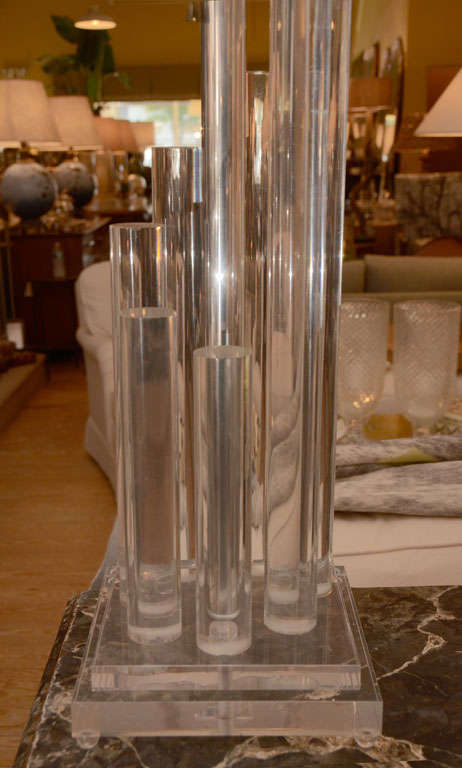 Pair of Lucite Staggered Column Lamps In Excellent Condition For Sale In Southampton, NY