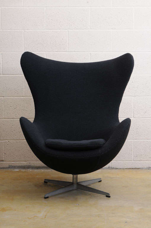 Iconic Egg Chair by Arne Jacobsen for Fritz Hansen in production since 1958.
New Knoll boucle wool on the foam upholstered moulded fiberglass seat shell 
Mounted on a swiveling cast aluminum base
