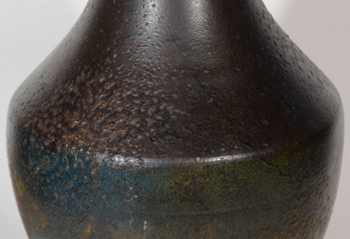 Pair of Modernist Raku Ceramic Pottery Lamps by Raymor In Excellent Condition In Fort Lauderdale, FL