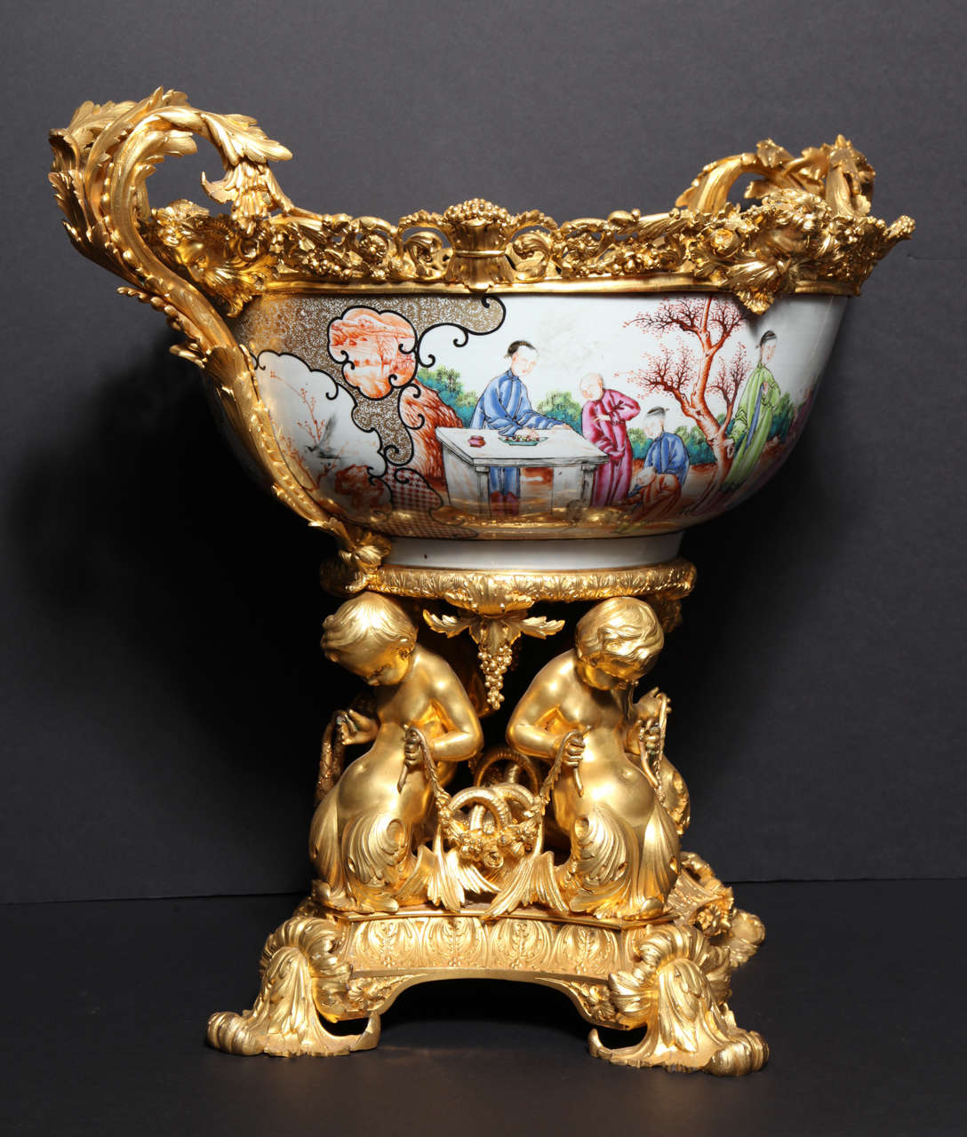 Massive Charles X Period Ormolu-Mounted Chinese Export Porcelain Centrepiece For Sale 3