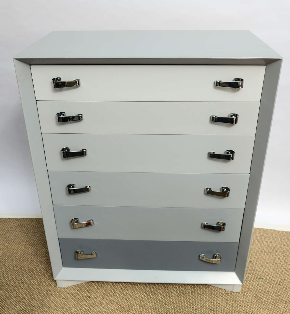 Beautiful 1940's Machine Age Chester of Drawers In Excellent Condition In Miami, FL