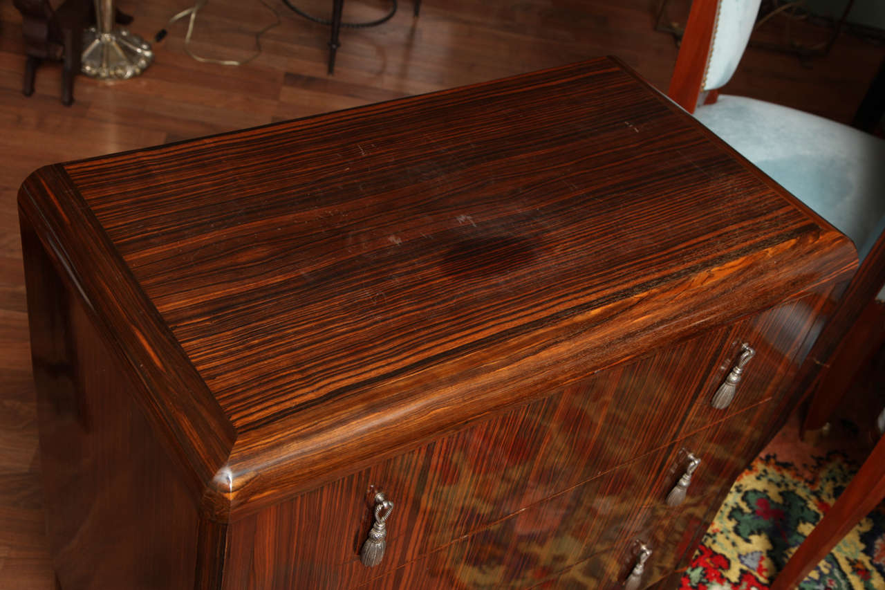 French Art Deco Commode In Good Condition For Sale In Bridgewater, CT