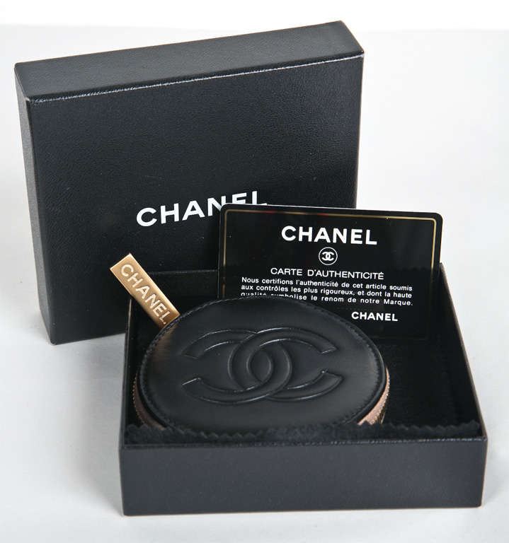 with the holidays around the corner, funkyfinders presents this creme de la creme coin purse from the house of chanel. she debuts new/mint in box with card and packaging. 1 side boasts the chanel's signature camelia flower and the other side