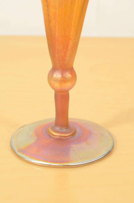 Beautiful gold iridescent Tiffany favrile glass floriform, measuring 7 1/2