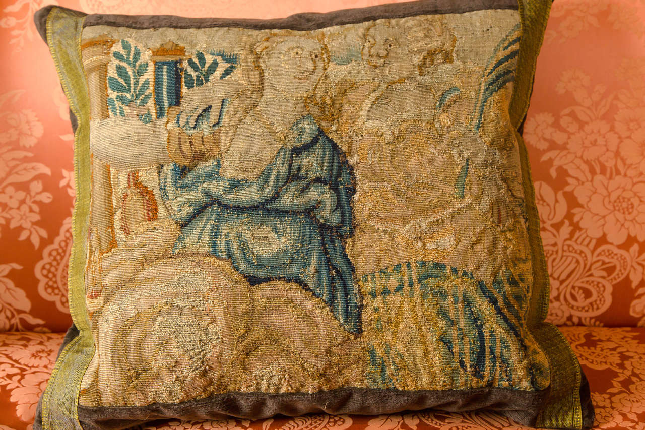 Pair of Flemish Tapestry Cushions In Good Condition For Sale In New York, NY