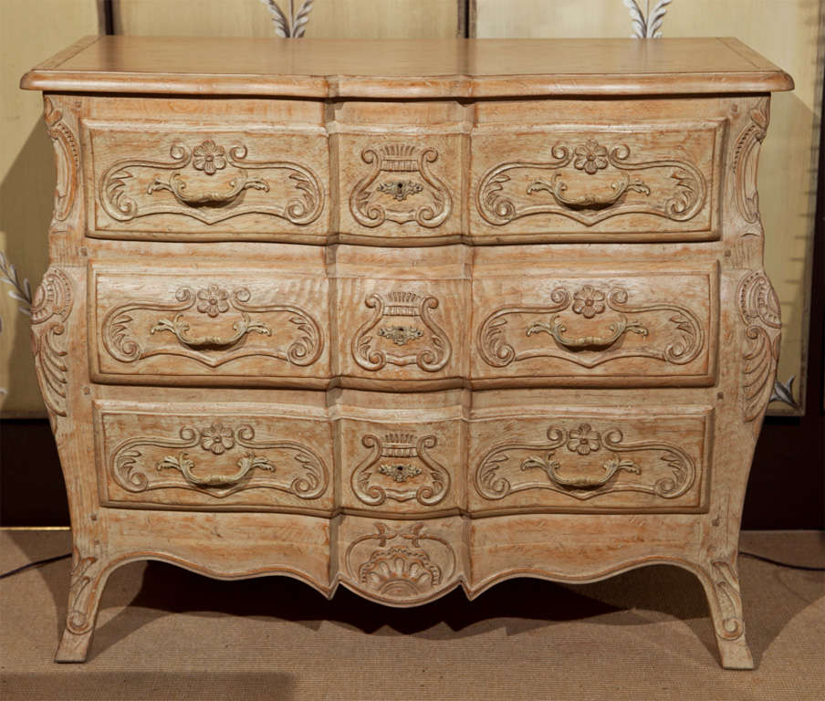 French Walnut Chest of Drawers In Excellent Condition In Stamford, CT