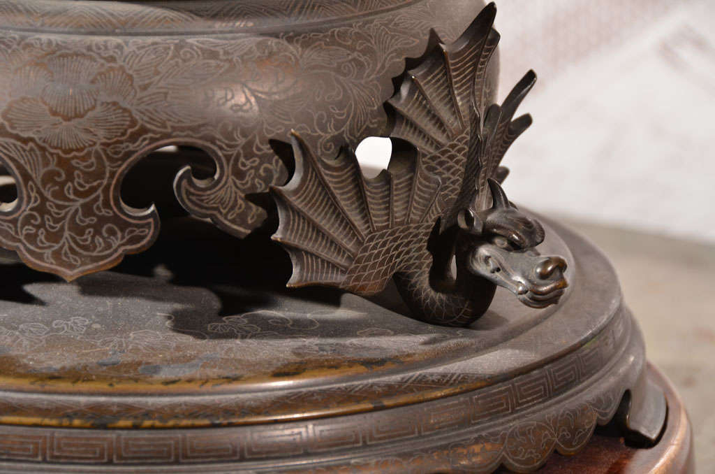 Large Bronze Japanese Hibachi 4