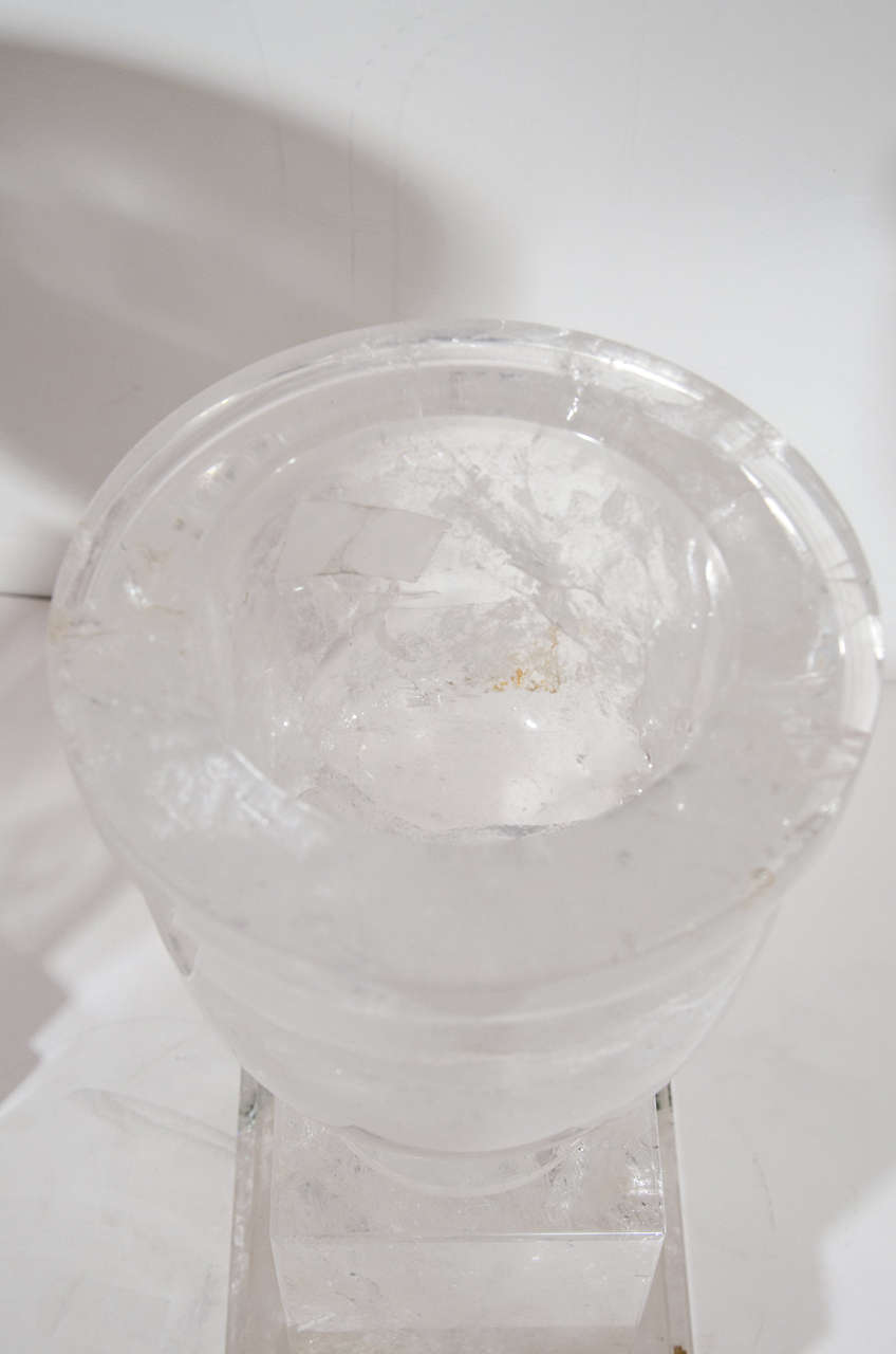 Zwei prächtige und ungewöhnliche Bergkristall-Urnen im Art-Déco-Stil mit Schliff (Art déco) im Angebot