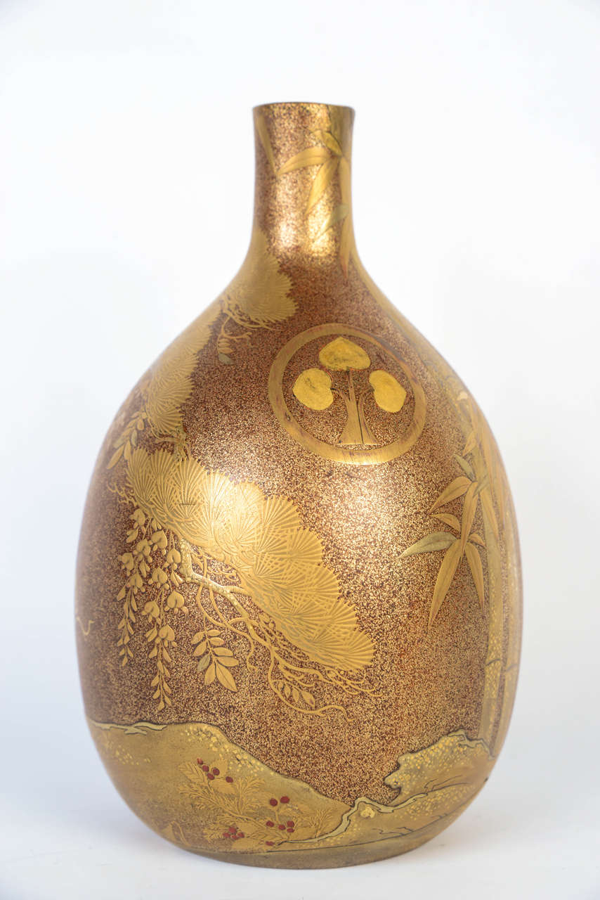 19th Century Gold Laquered Edo Bottle For Sale 3