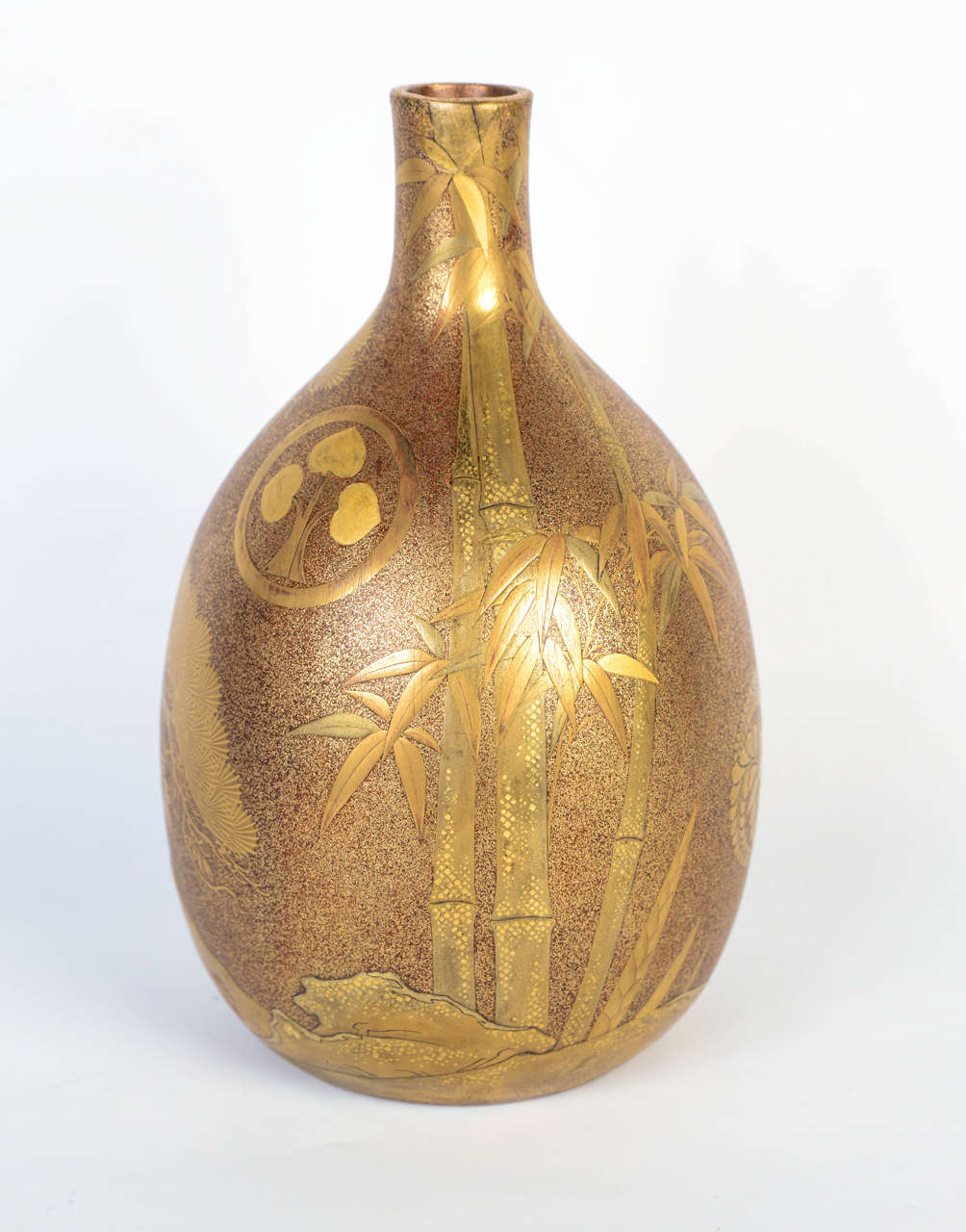 19th Century Gold Laquered Edo Bottle For Sale 4