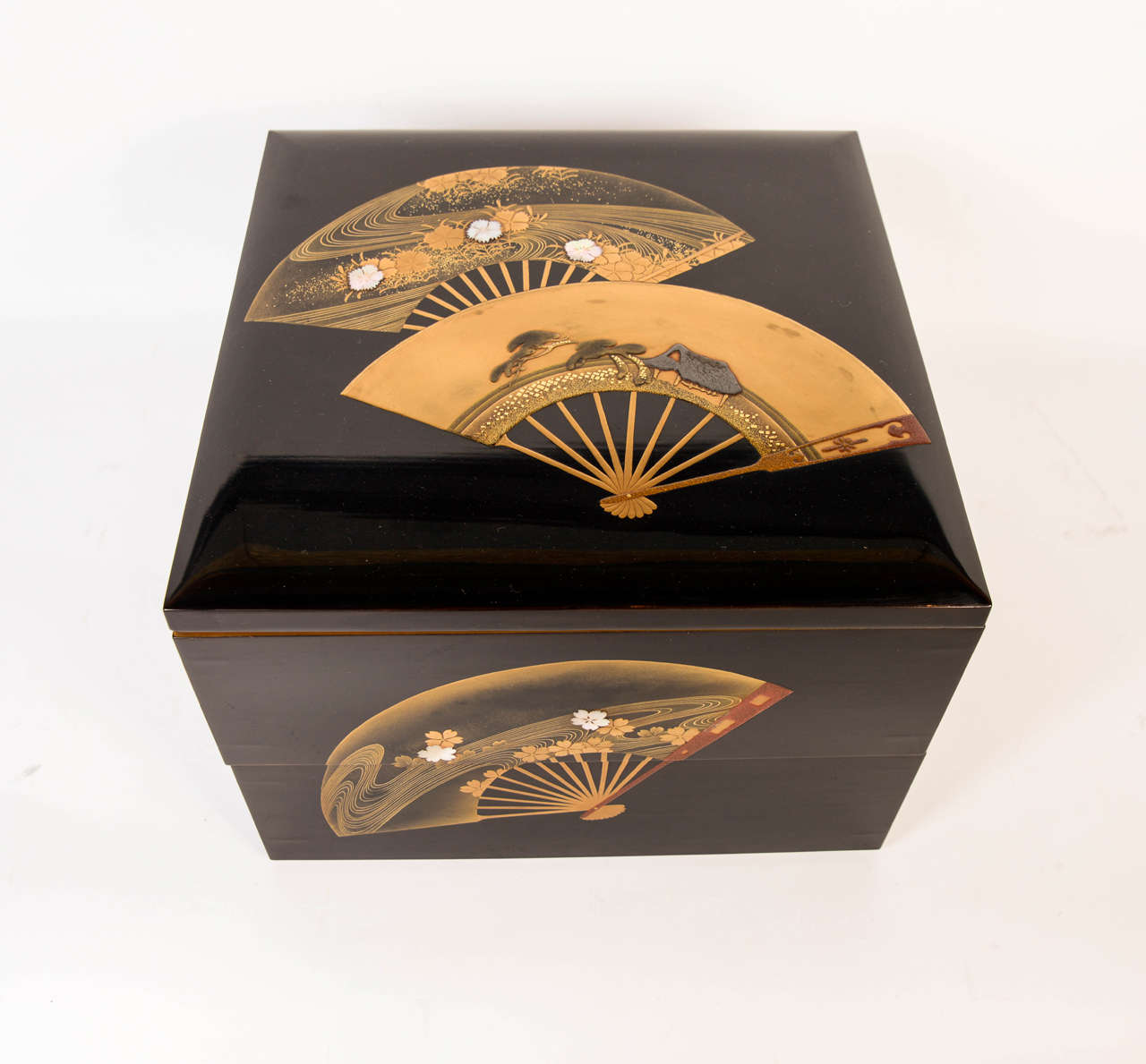 19th Century Japanese Lacquer Jubako Box In Excellent Condition In Paris, FR