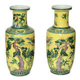 Antique A PAIR OF PORCELAIN VASES. CHINESE, EARLY 20th CENTURY