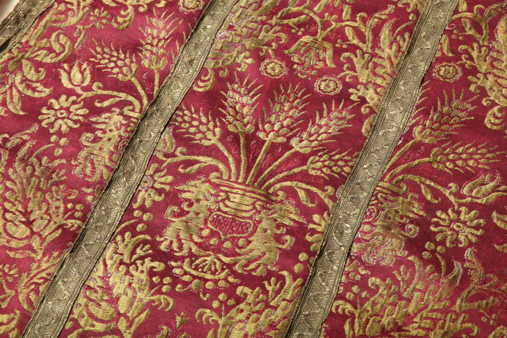 18th Century and Earlier A CHASUBLE. ITALIAN, 18th CENTURY For Sale