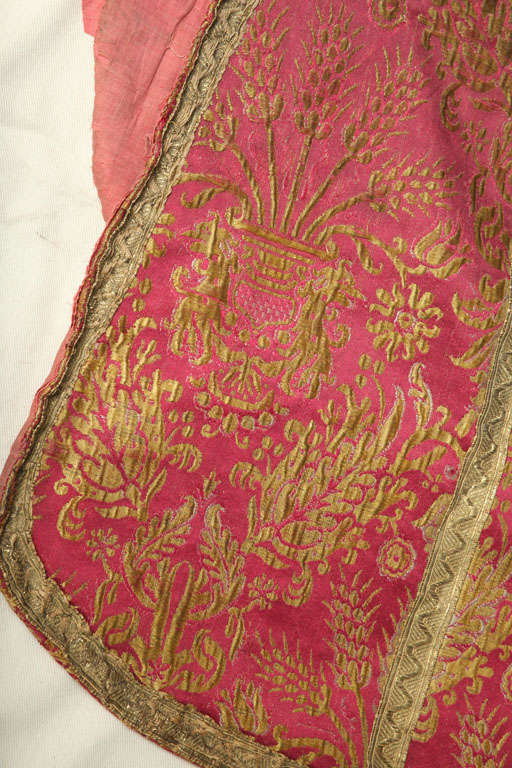 A CHASUBLE. ITALIAN, 18th CENTURY For Sale 5