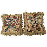 Antique A PAIR OF AUBUSSON TAPESTRY CUSHIONS. FRENCH, EARLY 19th CENTURY