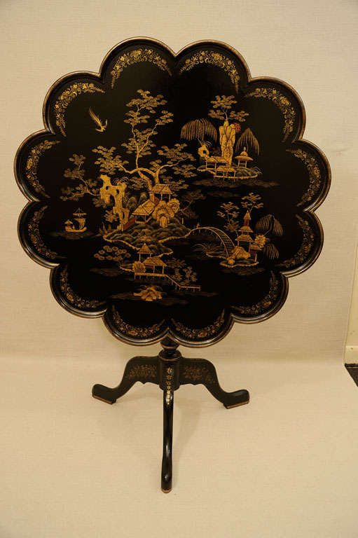 Hand-Painted Chinoiserie Pie Crust Table, England, Late 20th C. 2