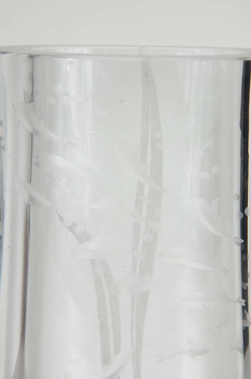 Mid-Century Modernist Swimming Fish Etched Crystal Vase by Kosta Boda In Excellent Condition In New York, NY