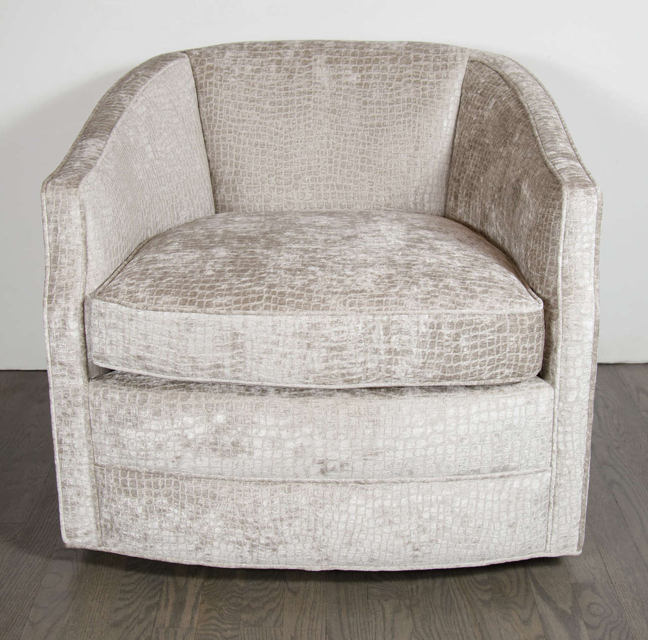 Luxe Pair of Mid-Century Modernist Swivel Chairs by Milo Baughman