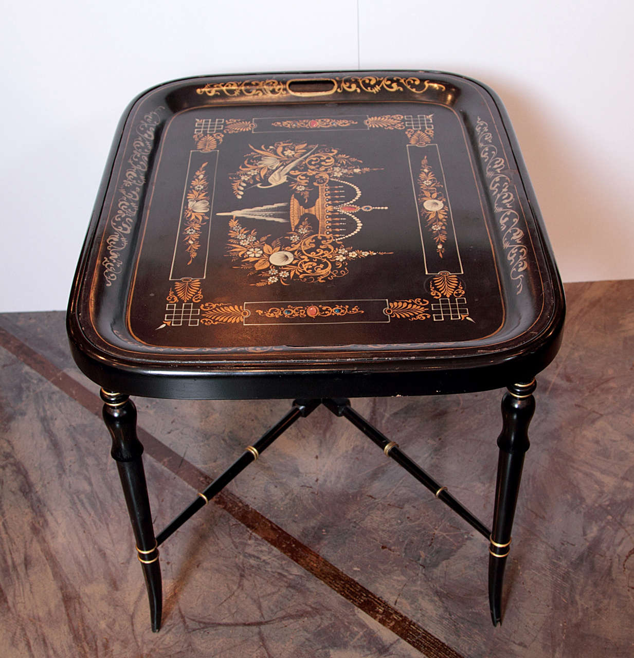 19. Jahrhundert Regency, Tabletttisch mit Tole-Bemalung im Zustand „Hervorragend“ im Angebot in Dallas, TX
