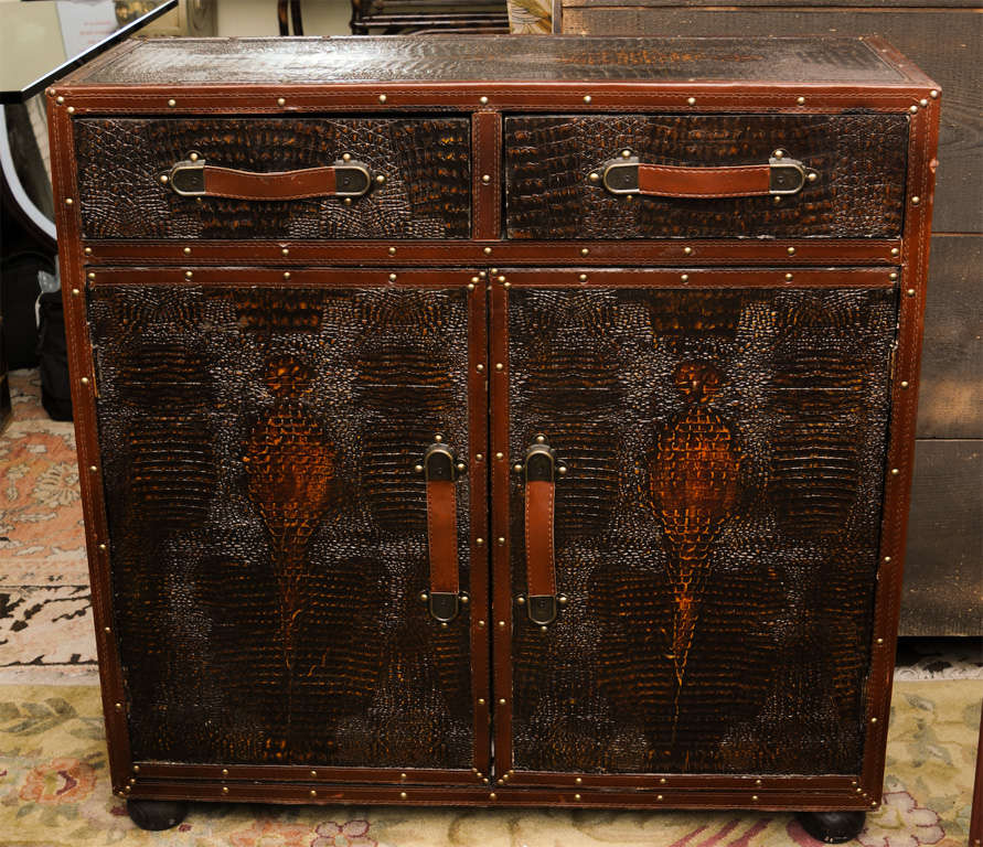 This is a very nice vintage fow crocodile skin cupboard with leather handles,to the base there are two doors to the top there are two drawers.
Its all orginal and in very good condition.