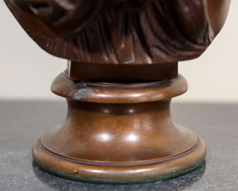Bronze Bust of a Lady, Signed. In Excellent Condition For Sale In Oakville, ON