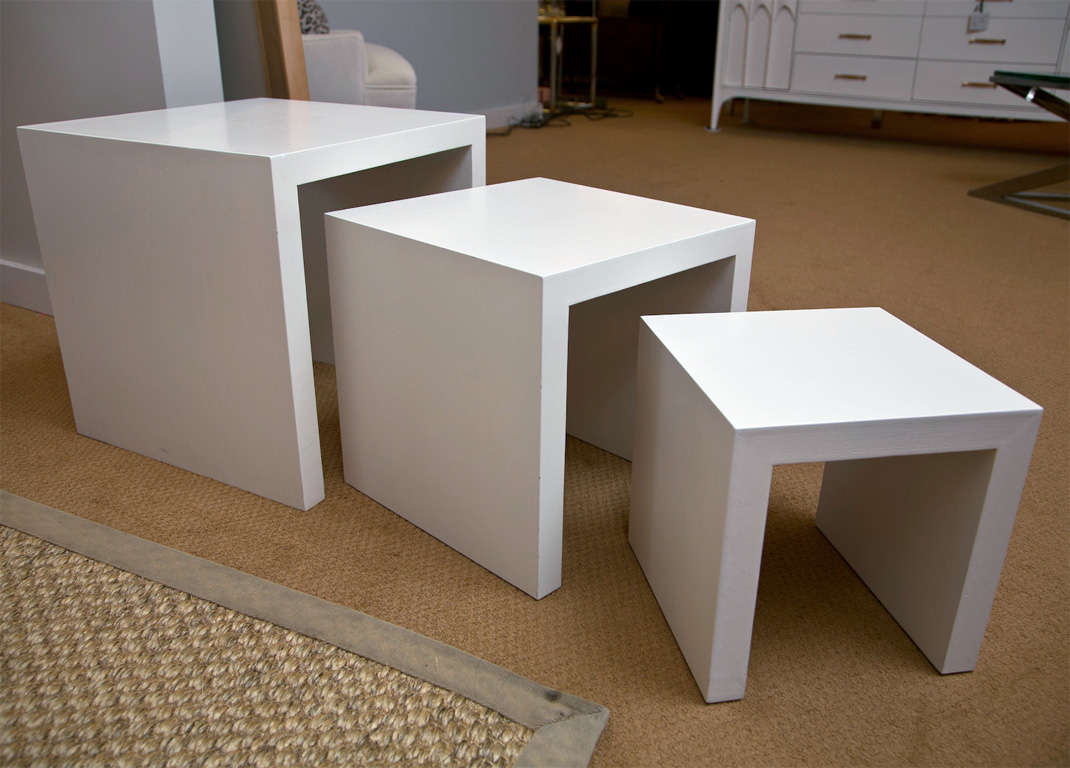 White Lacquer Nesting Tables In Excellent Condition In Wilton, CT