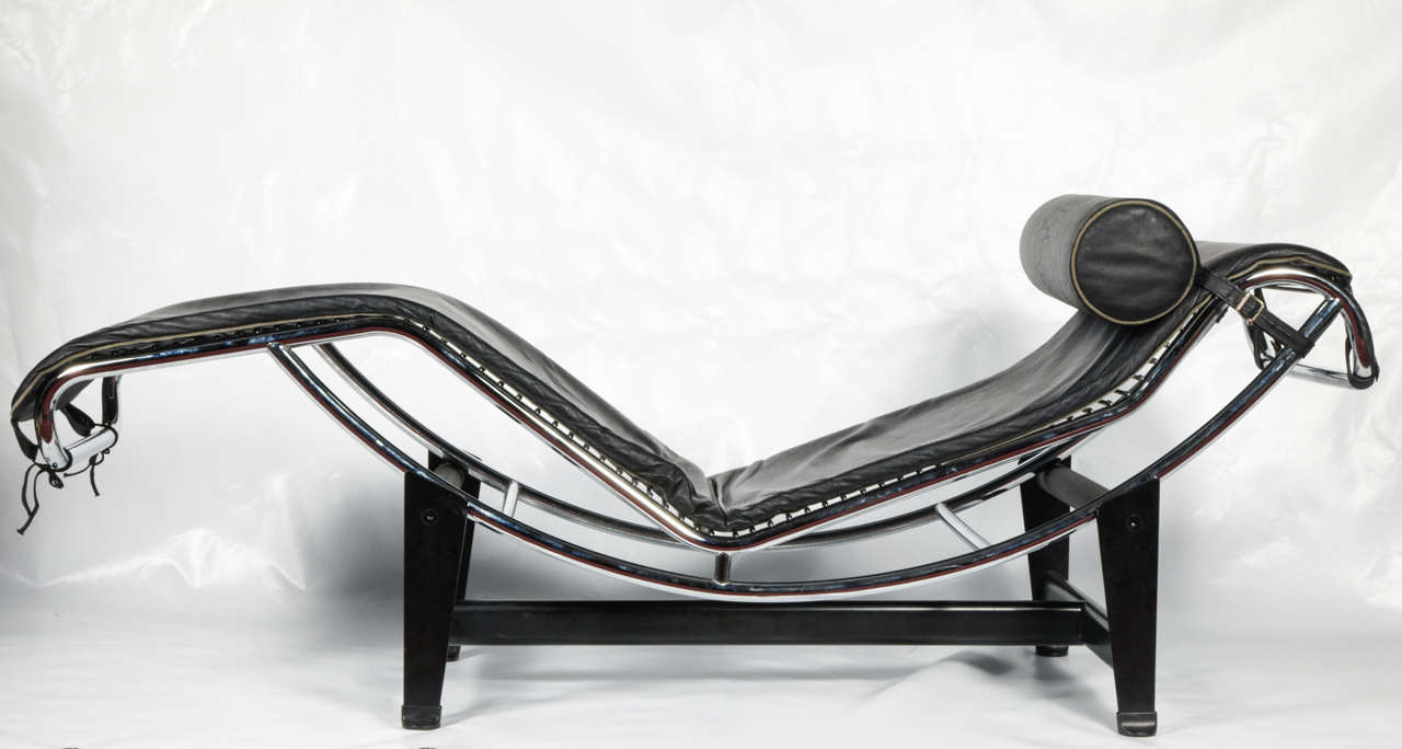 20th Century 20th Chaise Longue Model Le Corbusier Black Leather For Sale