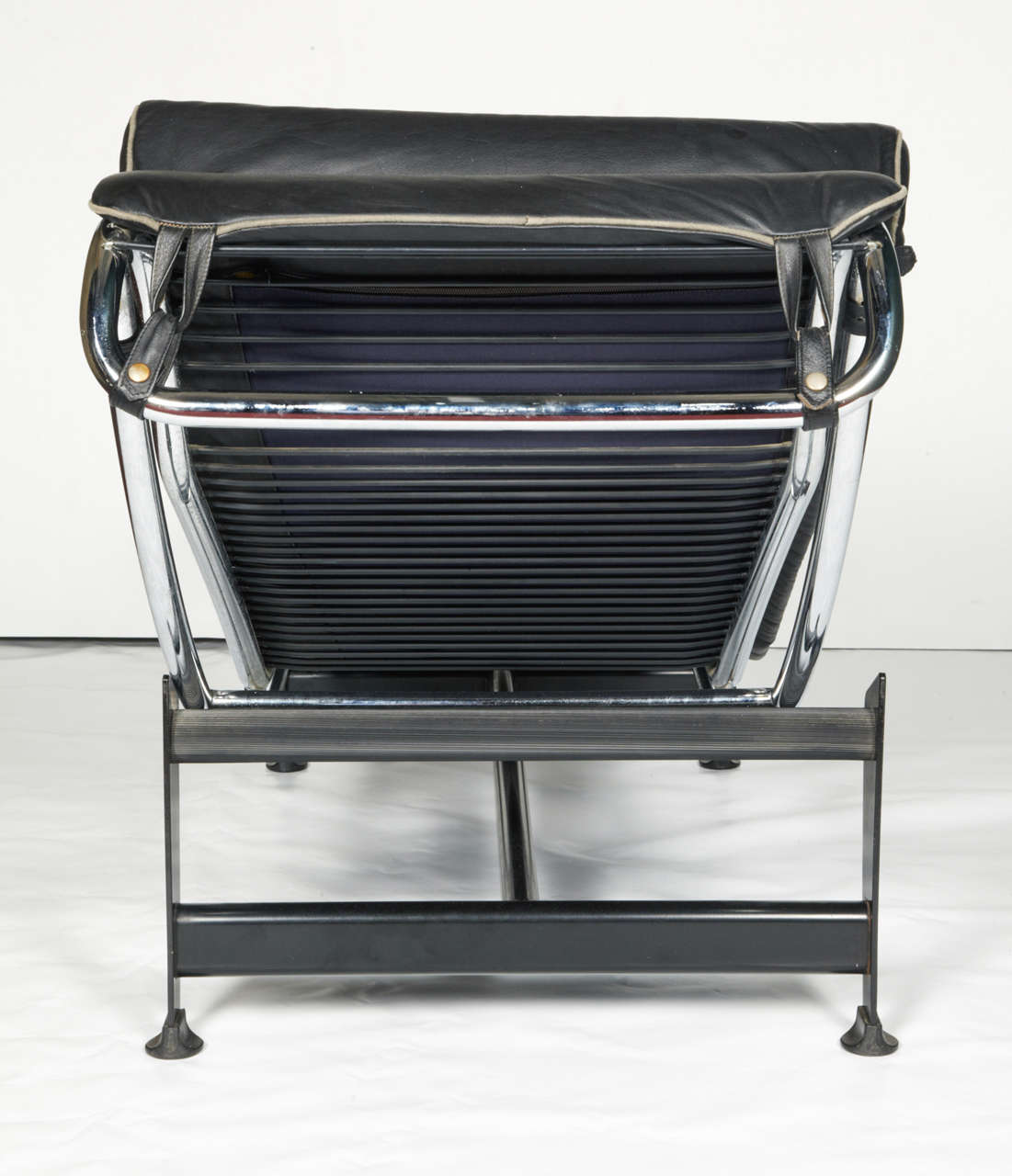 20th Chaise Longue Model Le Corbusier Black Leather For Sale 3