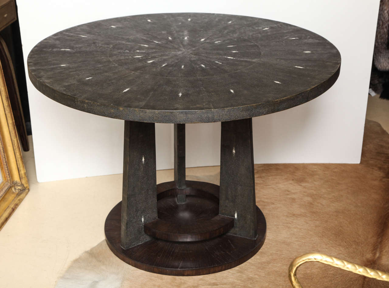 Elegant shagreen dining room table with palm wood details.
Measures: 43 inches in diameter and 29.75 inches in height. Antique black shagreen.
Production time is 15-16 weeks plus delivery. Designed in France.
 