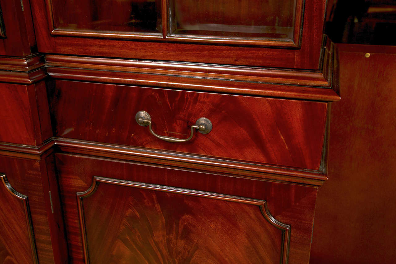 English Regency Style Mahogany Breakfront by Baker In Excellent Condition In Stamford, CT