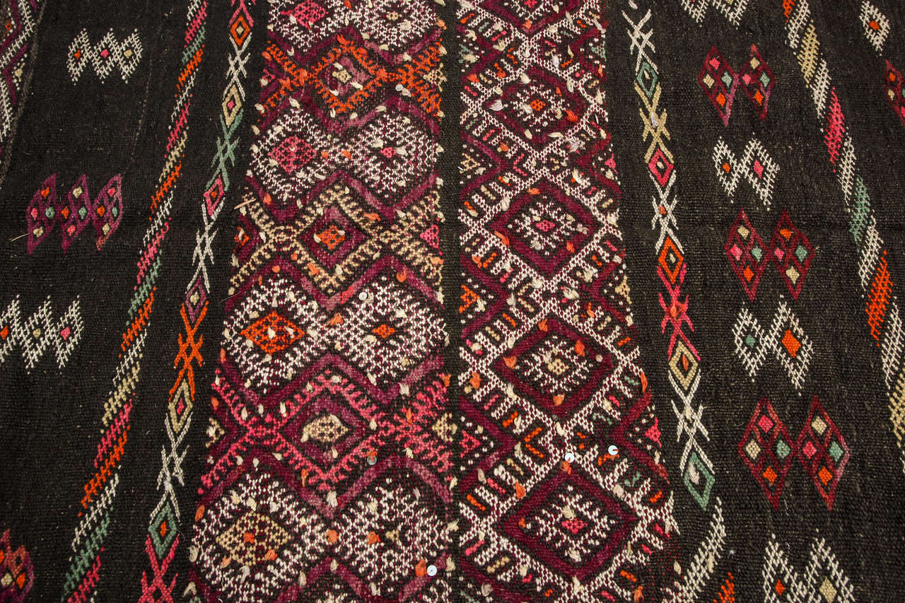 Tribal 1950s Vintage Moroccan Black Zemmour Kilim Runner Rug & Kilim en vente