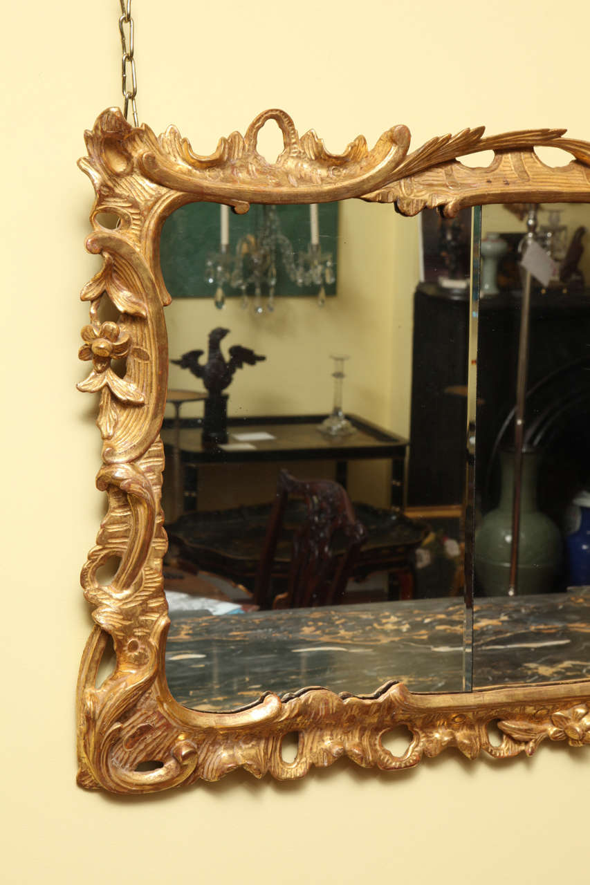 Antique Chippendale Period Carved Giltwood Overmantle Mirror, circa 1755 In Excellent Condition For Sale In New York, NY