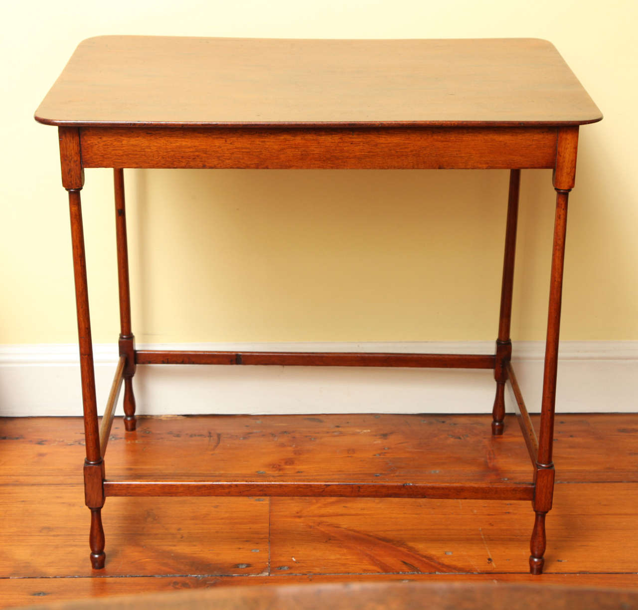 Fine antique Chinese Chippendale period rectangular mahogany spider leg table, having an overhang top above a shallow apron on four block turned legs joined by a rectangular perimeter stretcher, beautiful color and patination.  English, circa