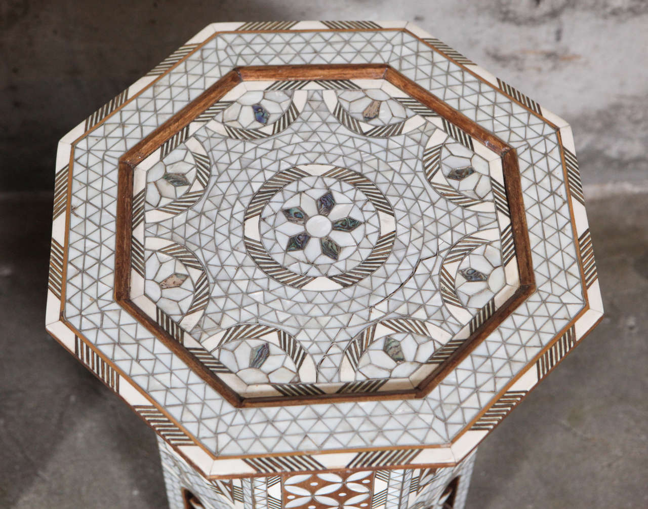 Pair of Mother of Pearl Stands In Good Condition In Los Angeles, CA