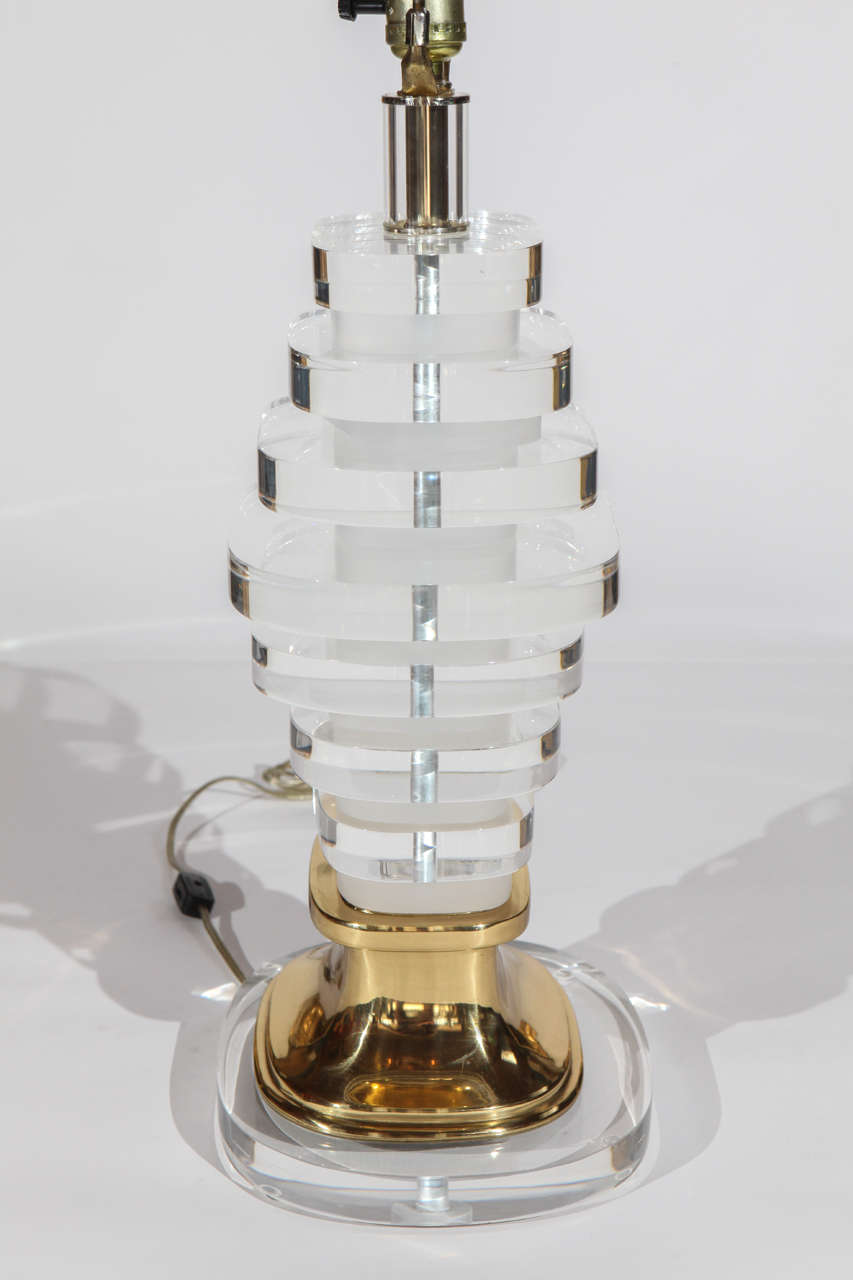 Lucite and Brass Lamp In Good Condition For Sale In Cathedral City, CA