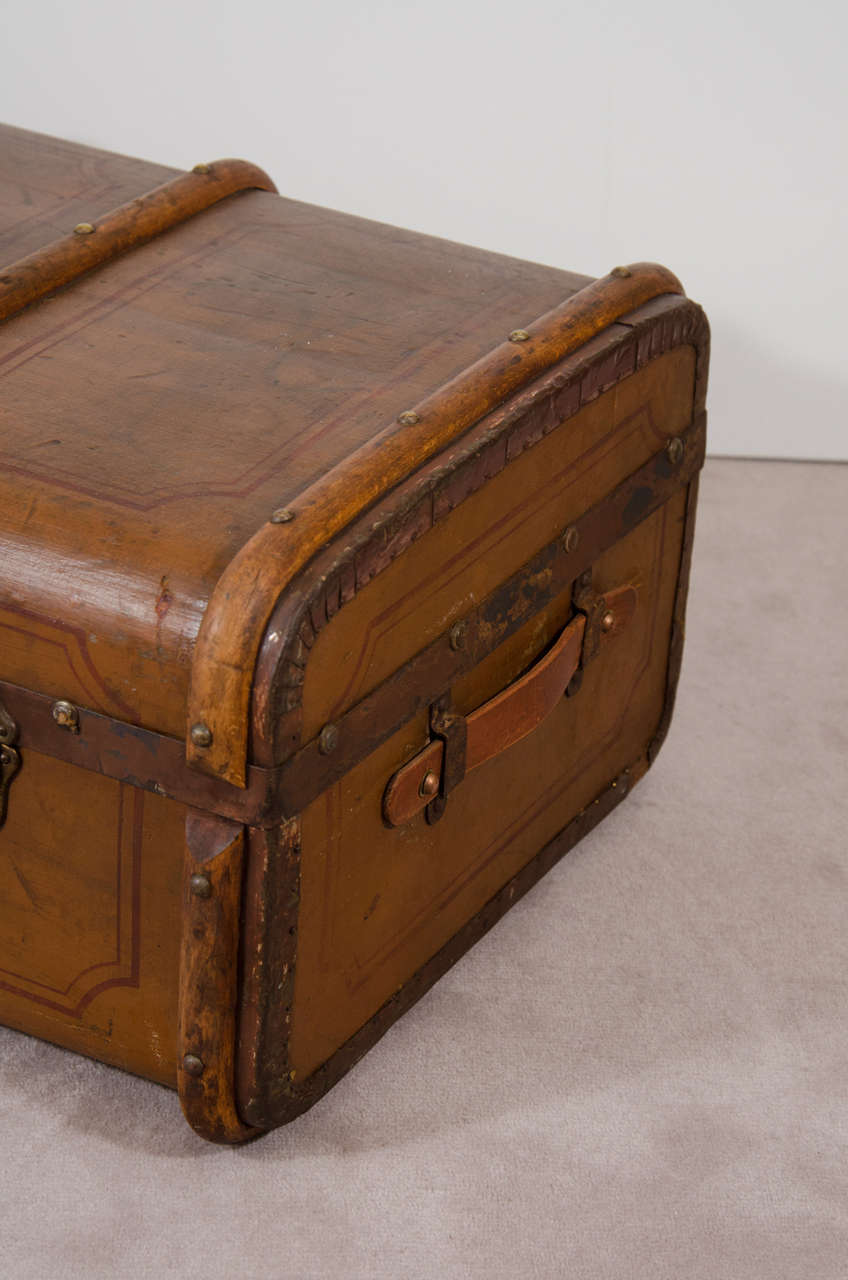 Antique English Wooden Hand-Painted Trunk In Good Condition In New York, NY