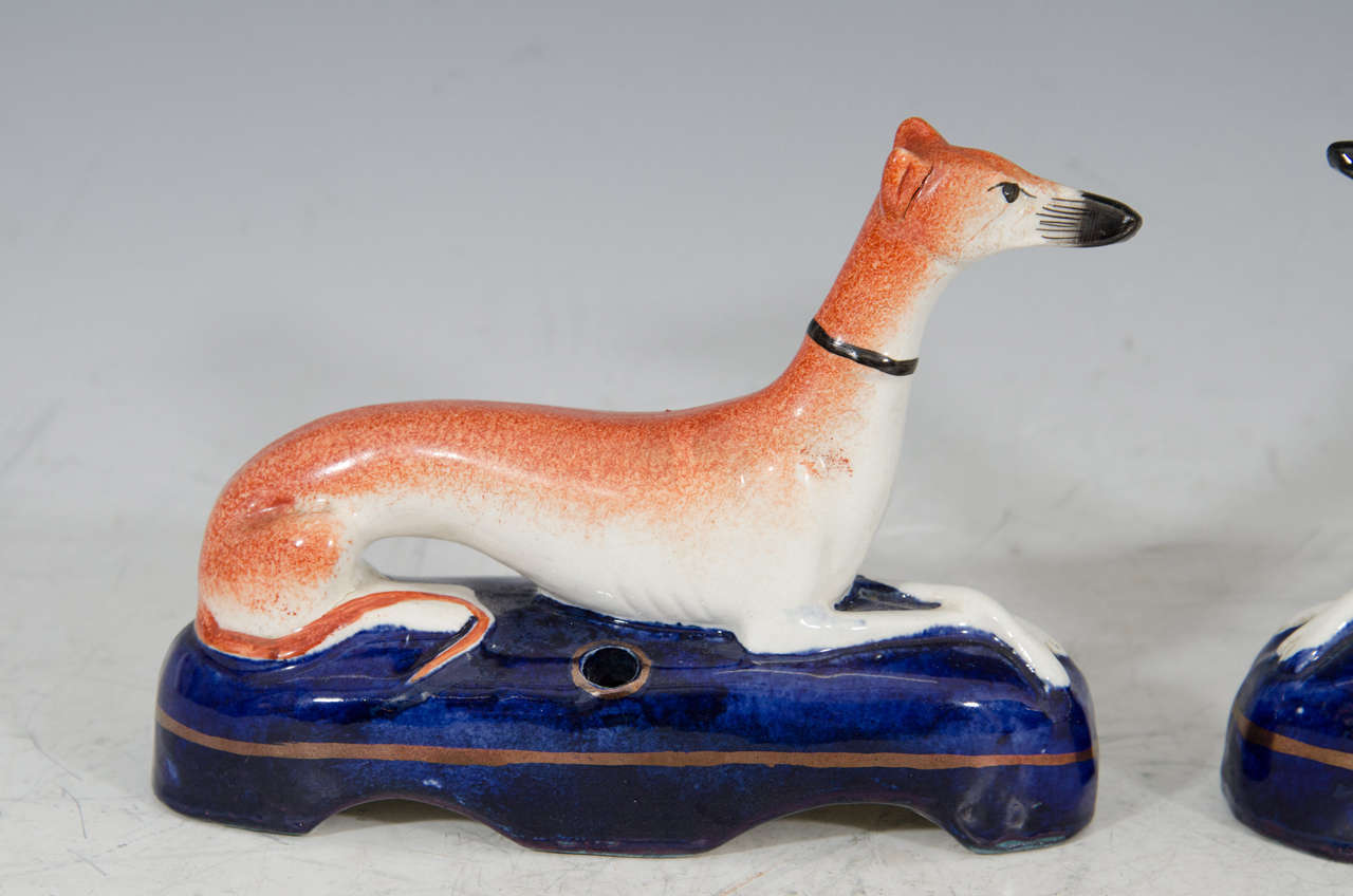 Anglais chiens de bureau Staffordshire Greyhound du 19ème siècle avec base porte-stylo