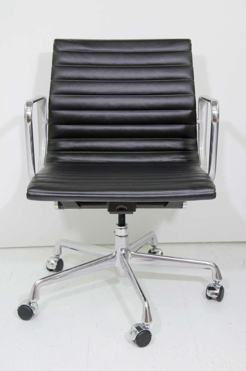 A pair of Eames aluminum group management chairs. They are both classic and contemporary. First designed in 1958. The chairs are made of black leather and have an adjustable five-star aluminum base on casters. Retains original label.

There are