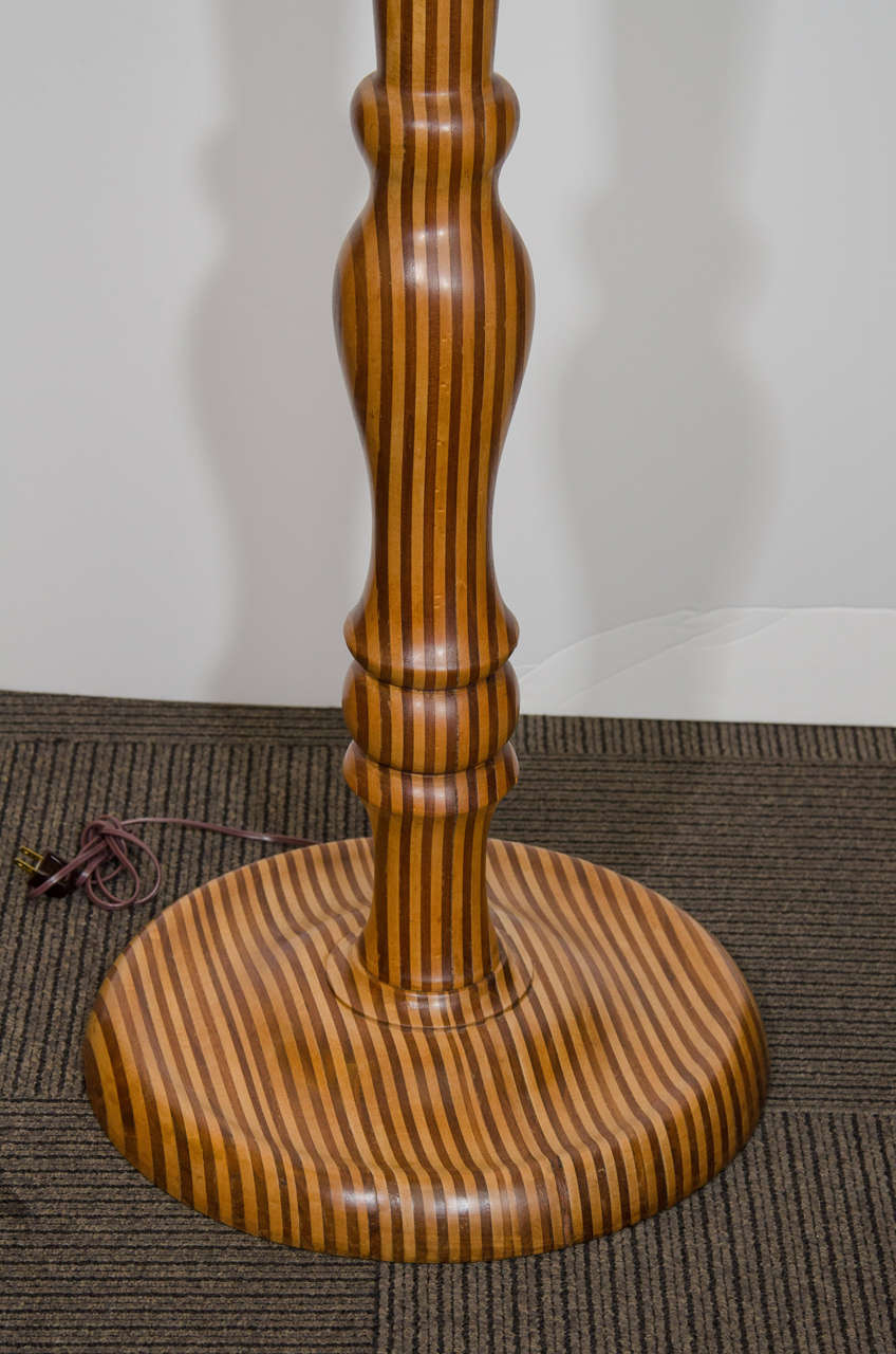 A Midcentury Turned and Striped Wood Floor Lamp In Good Condition In New York, NY