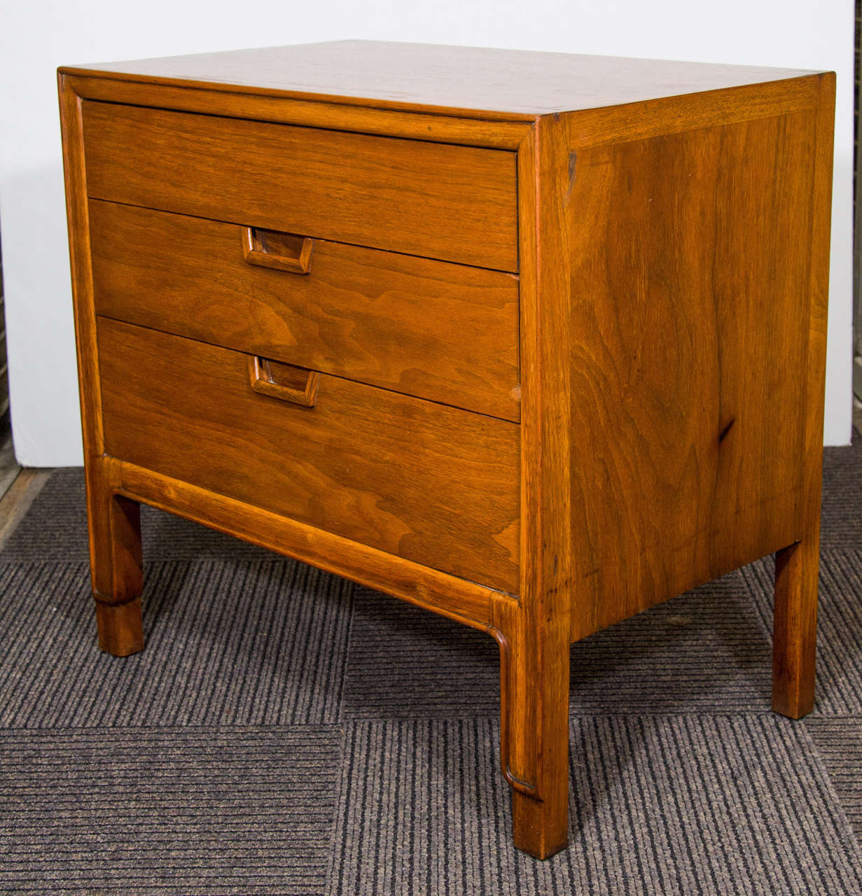 A vintage pair of three-drawer Janus Collection nightstands or bedside tables designed by John Stuart for Mt. Airy Furniture.

Good vintage condition with age appropriate wear.